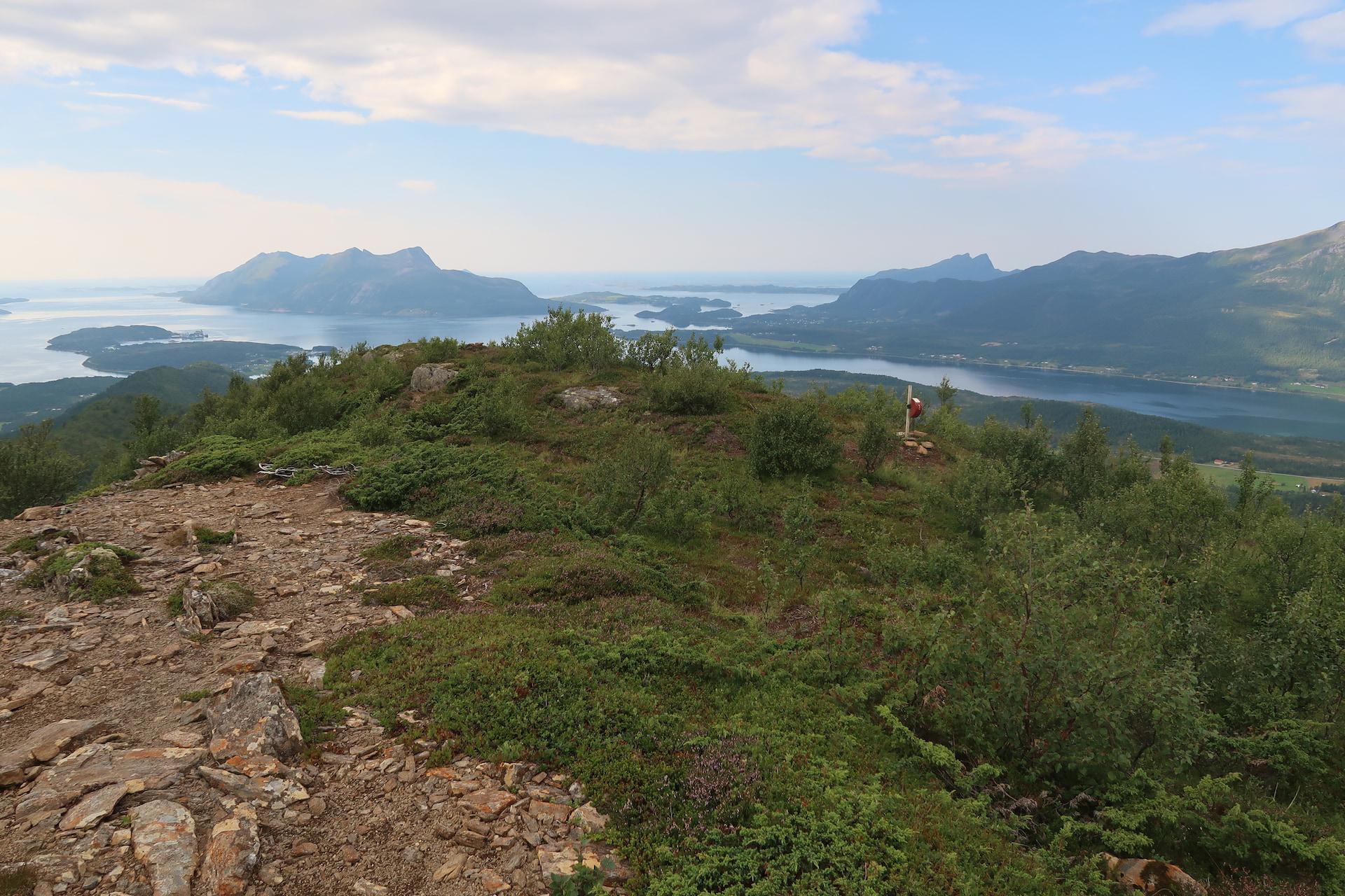 View of Røyrstøtinden